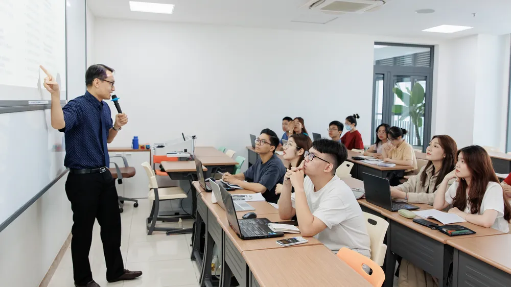 Đại học Kinh tế TPHCM: Điểm chuẩn cao nhất 97 điểm