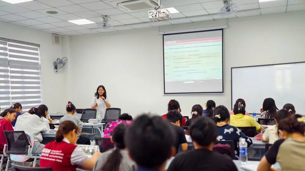 Sinh viên Trường ĐH Khoa học Xã hội và Nhân văn (ĐHQG TPHCM) trong giờ học lý thuyết
