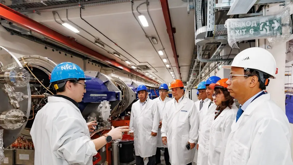 Đoàn công tác ĐHQG TPHCM tham quan Tổ hợp máy gia tốc NICA thuộc Phòng thí nghiệm Vật lý Năng lượng cao Veksler và Baldin