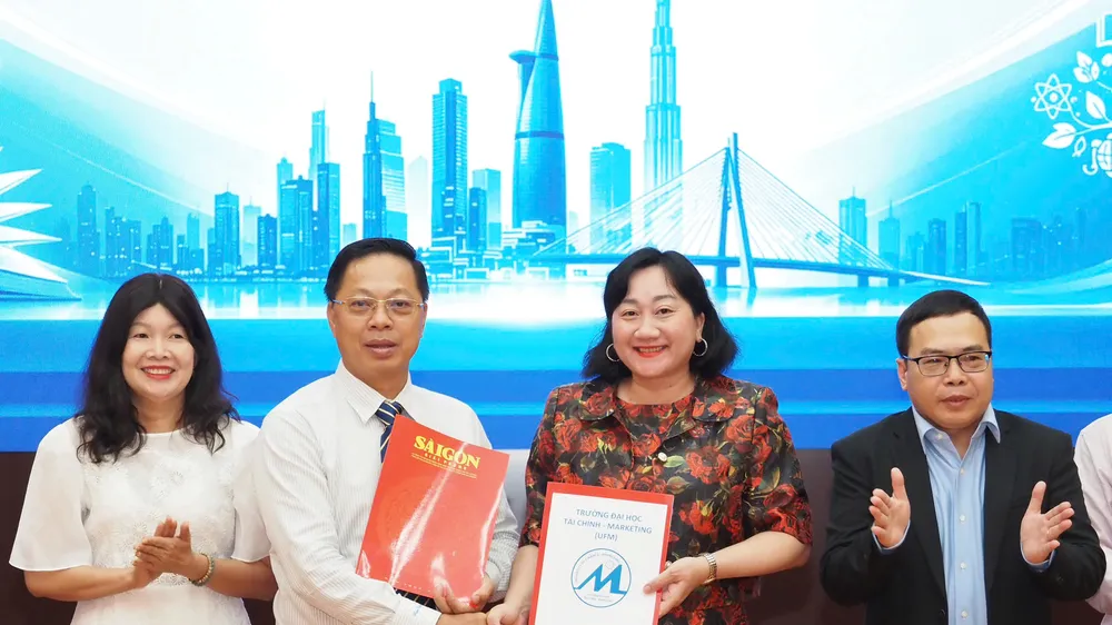 Lễ ký Ký kết hợp tác giữa Báo Sài Gòn Giải Phóng và Trường Đại học Tài chính - Marketing sáng 2-10 - Ảnh: HOÀNG HÙNG