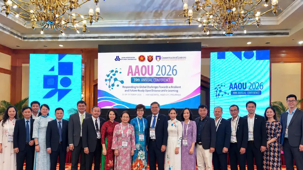 Hai trường đại học mở của Việt Nam tham gia tại hội nghị - Ảnh: MINH TIẾN