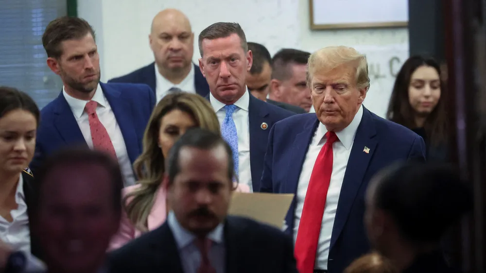 Ông Donald Trump xuất hiện tại tòa án liên bang New York tháng 11-2023. Ảnh: REUTERS