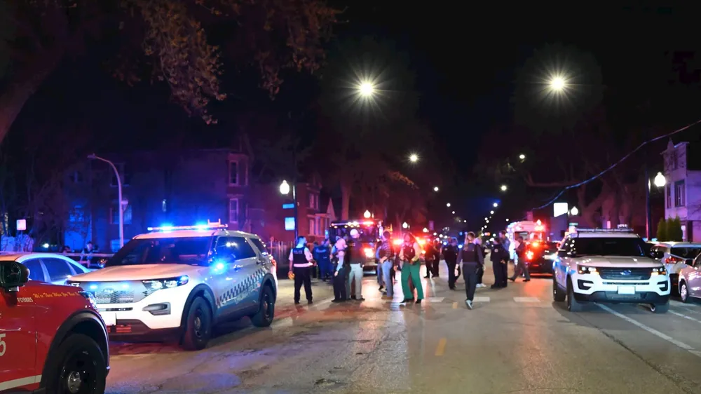 Lực lượng cảnh sát Chicago phong tỏa hiện trường vụ xả súng. Ảnh: ABC News