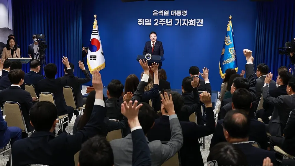 Tổng thống Hàn Quốc Yoon Suk- yeol trong buổi họp báo vào ngày 9-5. Ảnh: YONHAP