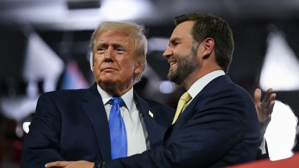 Ông Donald Trump và ông J.D. Vance. Ảnh: REUTERS