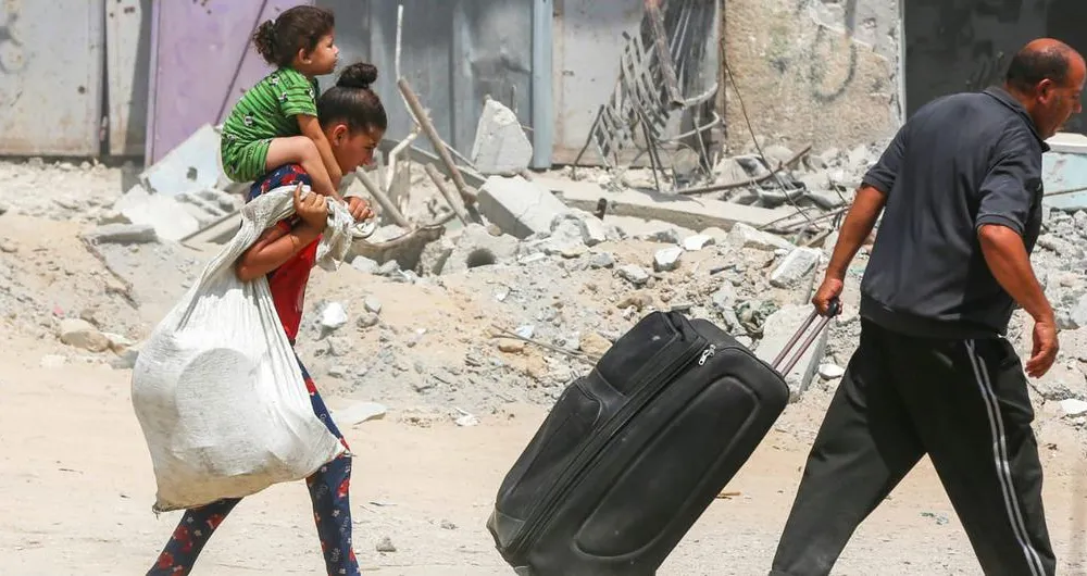 Người dân Palestine di tản tránh xung đột. Ảnh: UNRWA