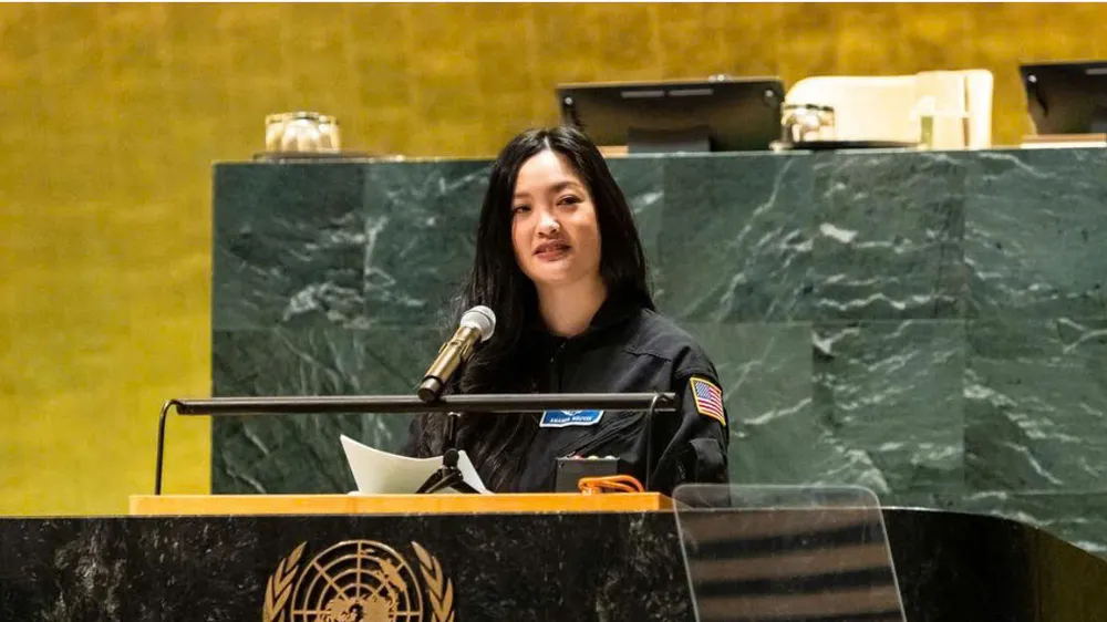 Nữ phi hành gia người Mỹ gốc Việt Amanda Nguyễn phát biểu tại trụ sở LHQ vào tháng 2-2025. Ảnh: RADHIKA CHALASANI/SPOTLIGHT INTIATIVE