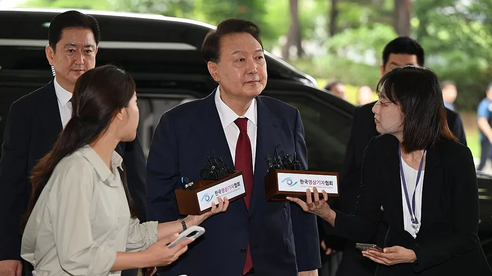 Cựu Tổng thống Hàn Quốc Yoon Suk-yeol có mặt tại Viện Kiểm sát cấp cao Seoul ngày 28-6. Ảnh:YONHAP