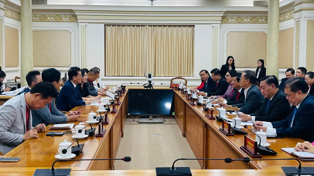 Phó Bí thư Thành ủy, Chủ tịch HĐND TPHCM Võ Văn Minh tiếp đoàn đại biểu Hội đồng TP Daejeon (Hàn Quốc). Ảnh: PHƯƠNG NAM 