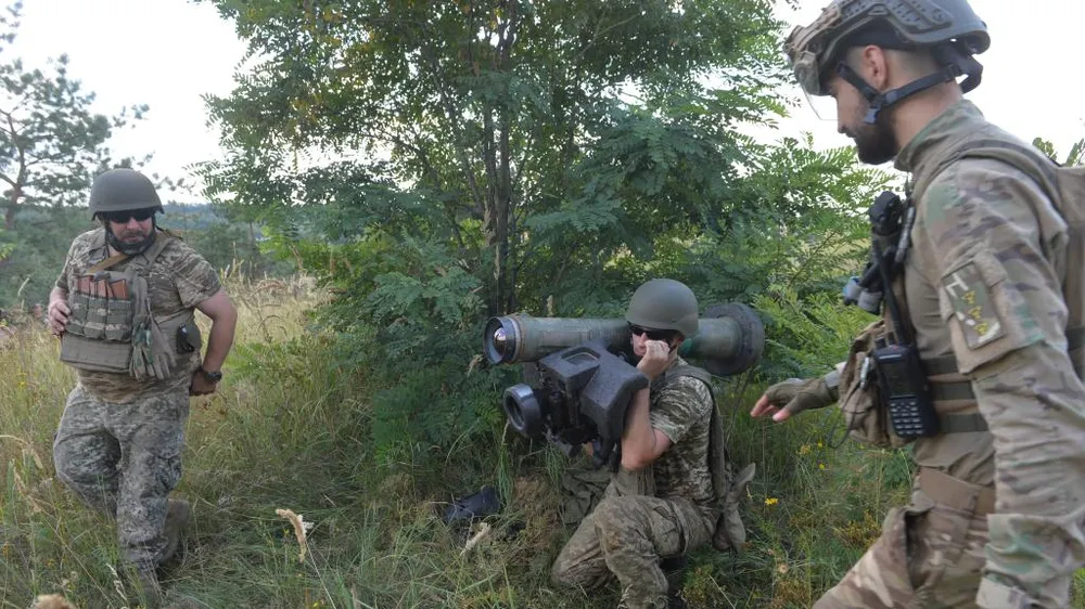 Binh sĩ Ukraine tham gia huấn luyện tại quận Kupyansk. Ảnh: XINHUA 