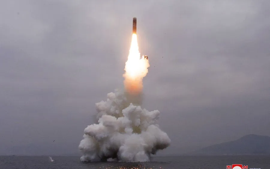 Một vụ phóng thử tên lửa đạn đạo ra biển của Triều Tiên. Ảnh: KCNA/XINHUA 