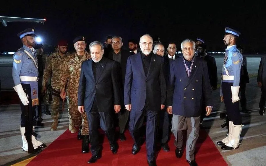 Phái đoàn Iran đến Islamabad tham gia đàm phán vào ngày 11-4. Ảnh: XINHUA 