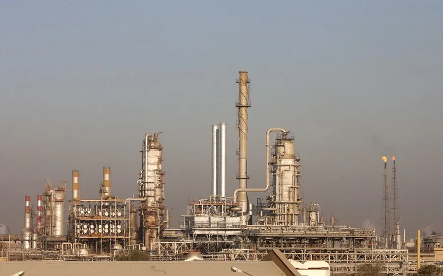 Nhà máy lọc dầu Abadan ở Iran. Ảnh: XINHUA 