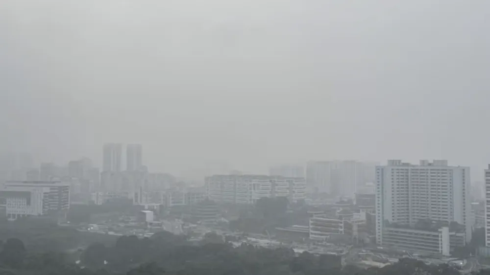 Khói mù bao phủ khu vực Ang Mo Kio, Singapore. Ảnh: CNA