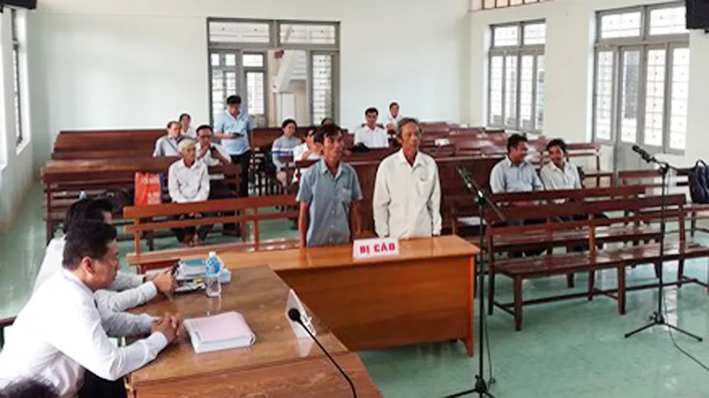 Hai bị cáo tại phiên tòa