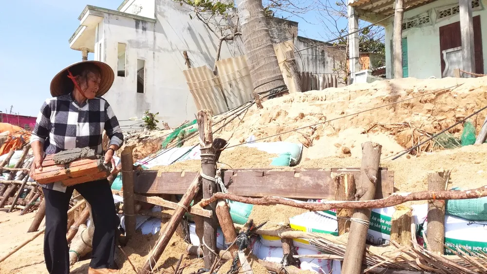 Tình trạng biển xâm thực diễn ra ngày càng nghiêm trọng ở Bình Thuận.