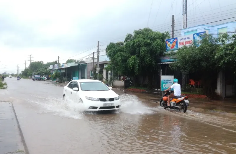 Đoạn đường biến thành sông chỉ sau một cơn mưa lớn.