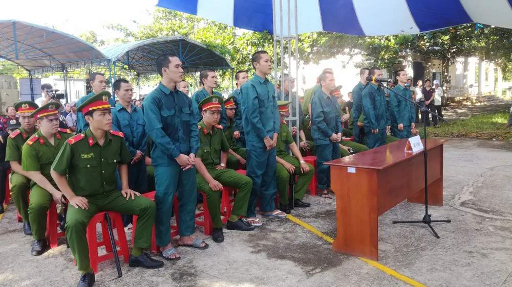 Các bị cáo tỏ ra ăn năn, hối cãi vì hành vi của mình.