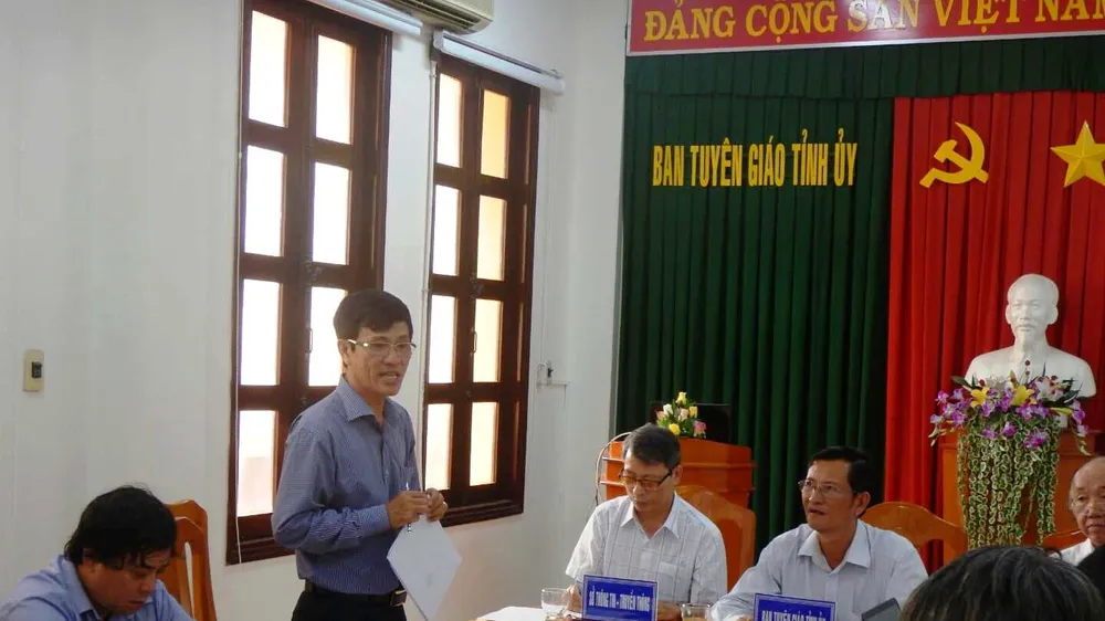 Ông Phan Đoàn Thái, Giám đốc Sở GD-ĐT tỉnh Bình Thuận thông tin tại hội nghị.