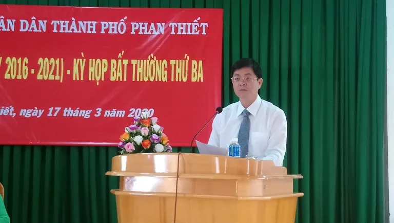 Ông Nguyễn Hồng Hải, tân Chủ tịch UBND TP Phan Thiết phát biểu sau khi nhậm chức.