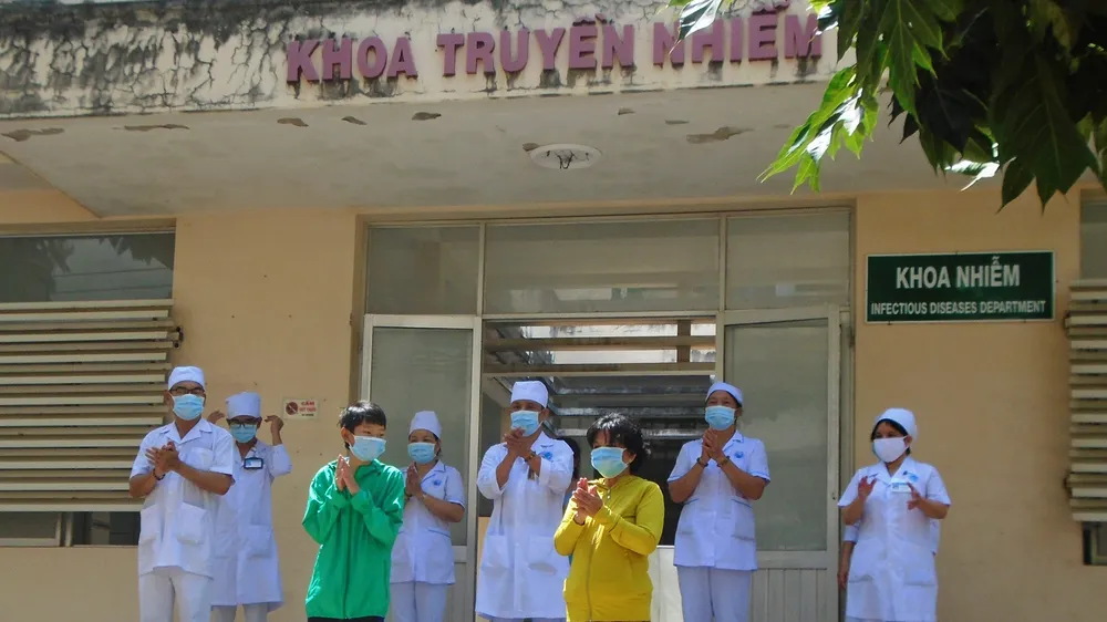 2 ca mắc Covid-19 cuối cùng ở tỉnh Bình Thuận khỏi bệnh và được ra viện