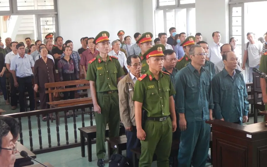 Các bị cáo có mặt tại phiên tòa sáng ngày 9-7.