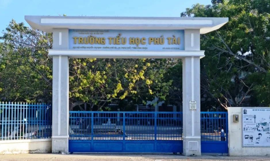 Trường Tiểu học Phú Tài, nơi xảy ra sự việc cô giáo rơi xuống lầu, bất tỉnh.