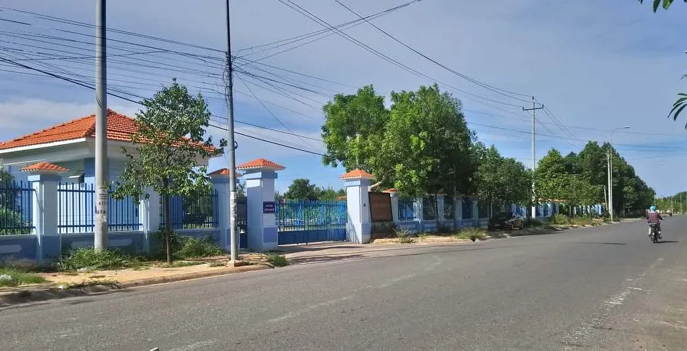  Trường Chính trị tỉnh Bình Thuận mở lớp học tập trung đông người giữa tình hình dịch Covid-19 đang phức tạp.