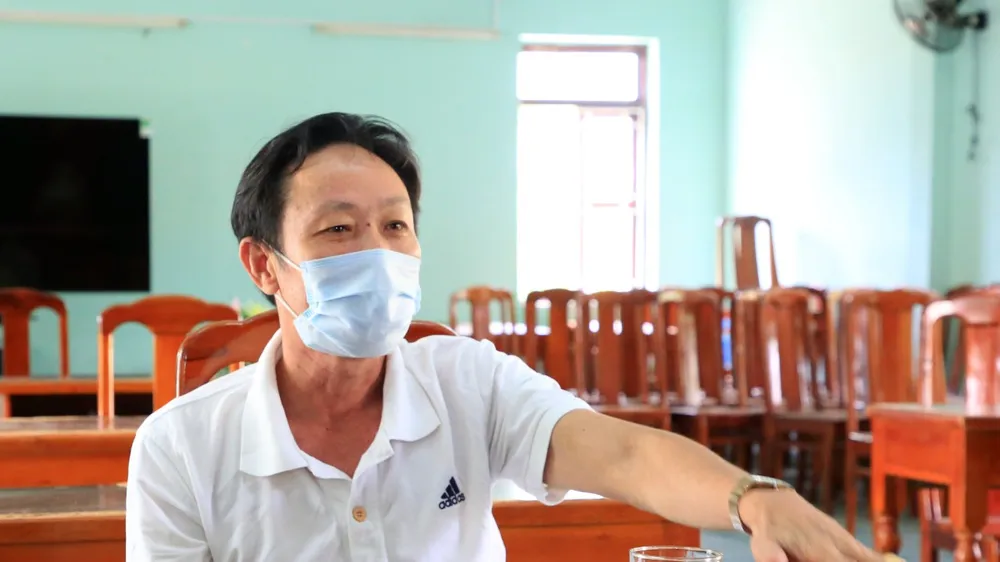 Ông Nguyễn Hải, chủ tàu cá nơi các ngư dân tỉnh Phú Yên làm việc trình bày với cơ quan chức năng.