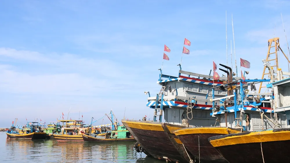 Ninh Thuận và Bình Thuận cấm tất cả tàu thuyền ra biển để chủ động ứng phó áp thấp nhiệt đới.