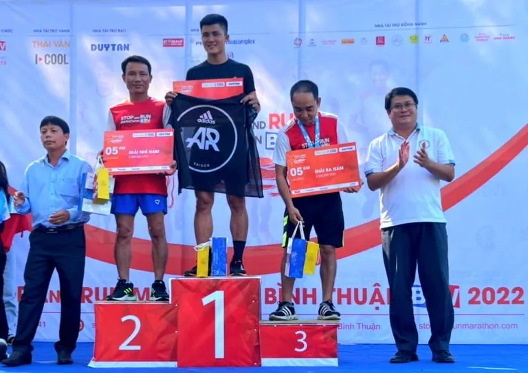 Các vận động viên tranh tài