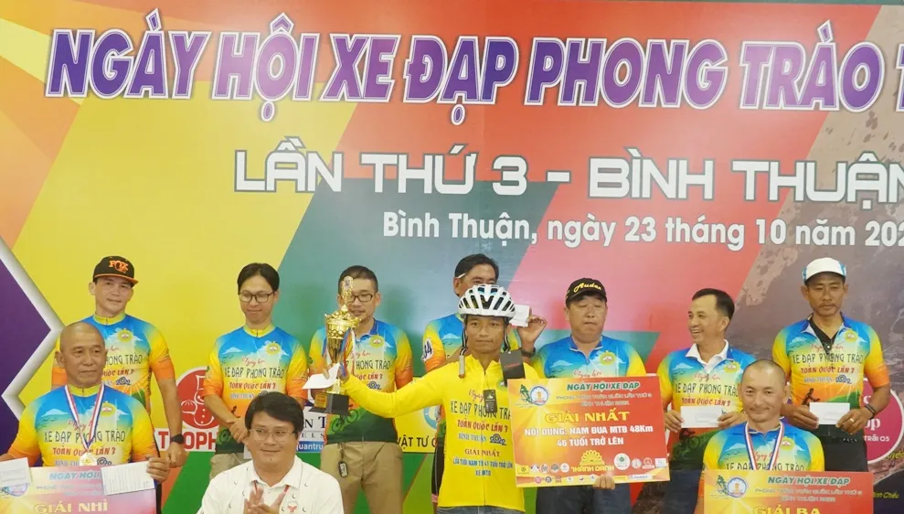 Hơn 1.300 vận động viên tham dự Ngày hội Xe đạp toàn quốc lần 3.
