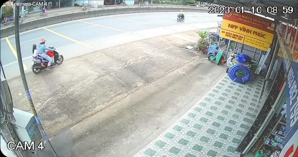 Cháu N. bị đối tượng lạ mặt dùng xe máy chở đi.