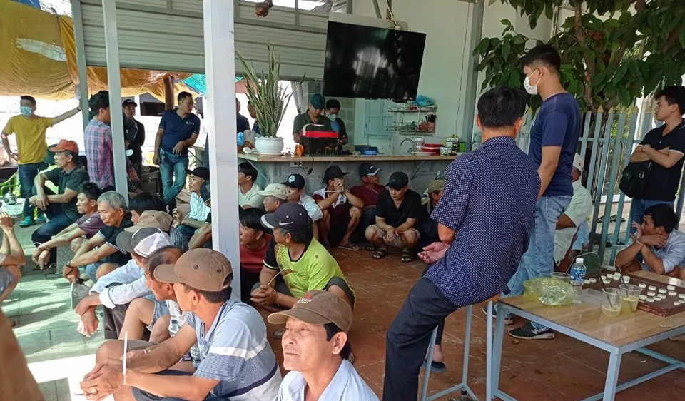 39 đối tượng tham gia đá gà bị tạm giữ. Ảnh: Công an cung cấp