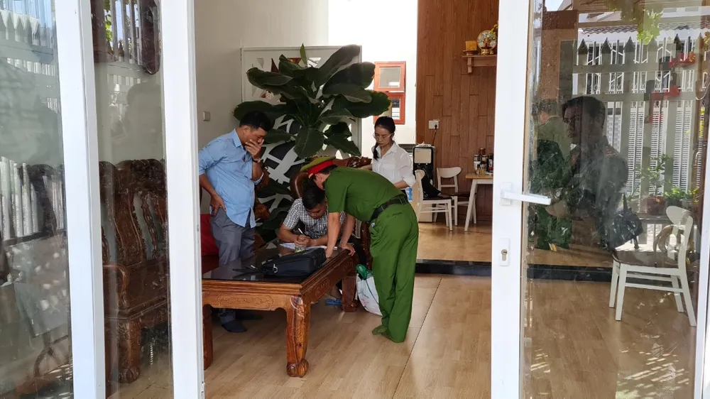 Cơ quan CSĐT Công an tỉnh Ninh Thuận khám xét nơi ở của 2 bị can