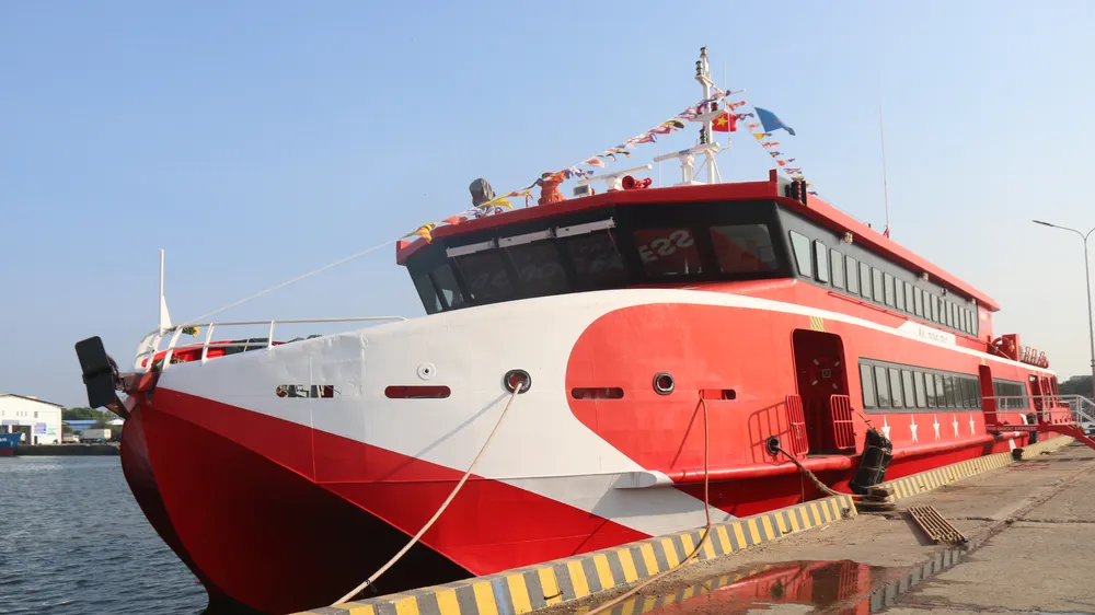 Tàu cao tốc lớn nhất Việt Nam được đưa vào khai thác tuyến Phú Quý - Phan Thiết