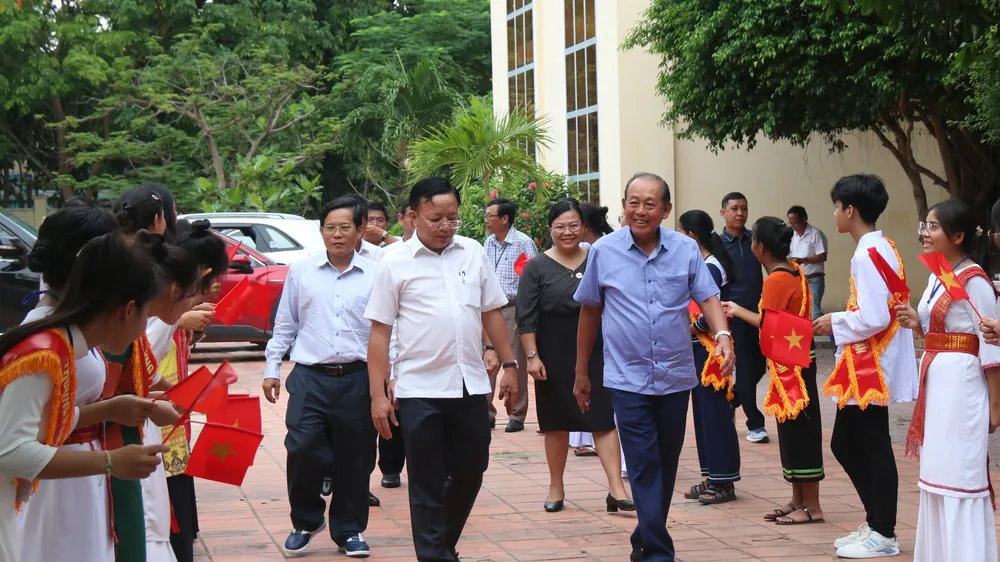 Nguyên Phó Thủ tướng Thường trực Trương Hòa Bình tham dự lễ trao học bổng cho học sinh Ninh Thuận