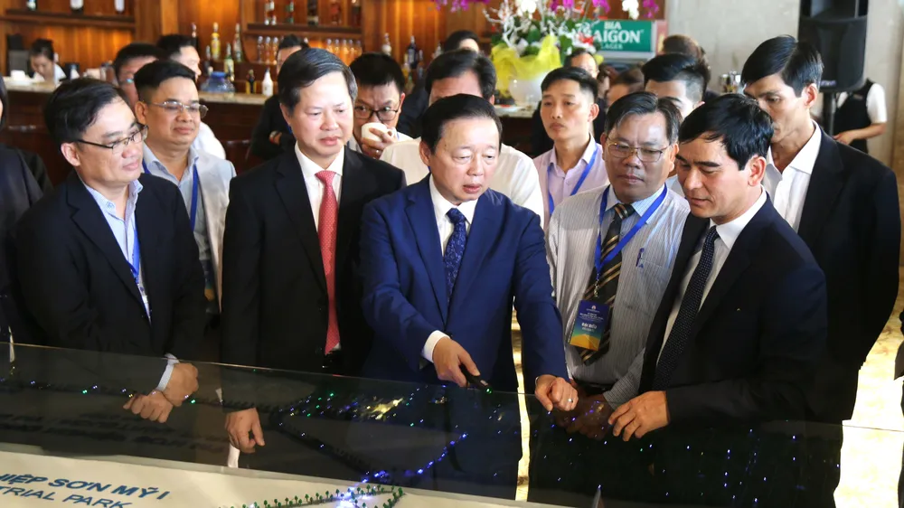 Phó Thủ tướng Chính phủ Trần Hồng Hà tham quan, trao đổi một số số dự án tại tỉnh Bình Thuận
