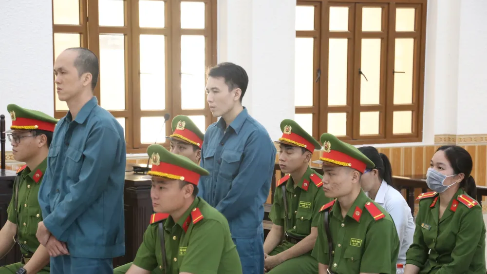 Bị cáo Nguyễn Hữu Kha và đồng phạm tại phiên toà