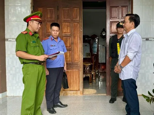 Bắt nguyên Chủ tịch UBND xã Sơn Mỹ vì bảo kê "cát tặc". Ảnh: L.L