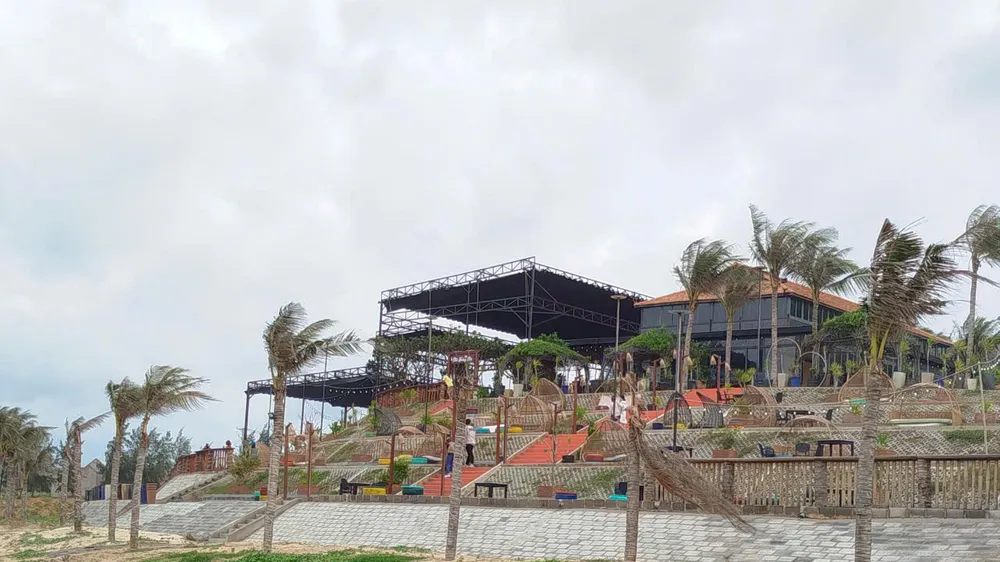 Hàng ngàn mét vuông đất do nhà nước quản lý tại TP Phan Thiết (Bình Thuận) bị chiếm, xây dựng cả một quần thể du lịch không phép