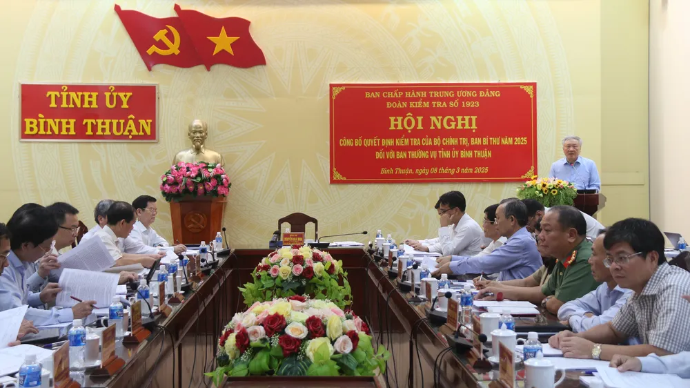 Toàn cảnh Hội nghị Công bố quyết định kiểm tra của Bộ Chính trị, Ban Bí thư năm 2025 đối với Ban Thường vụ Tỉnh ủy Bình Thuận. Ảnh: NGUYỄN TIẾN