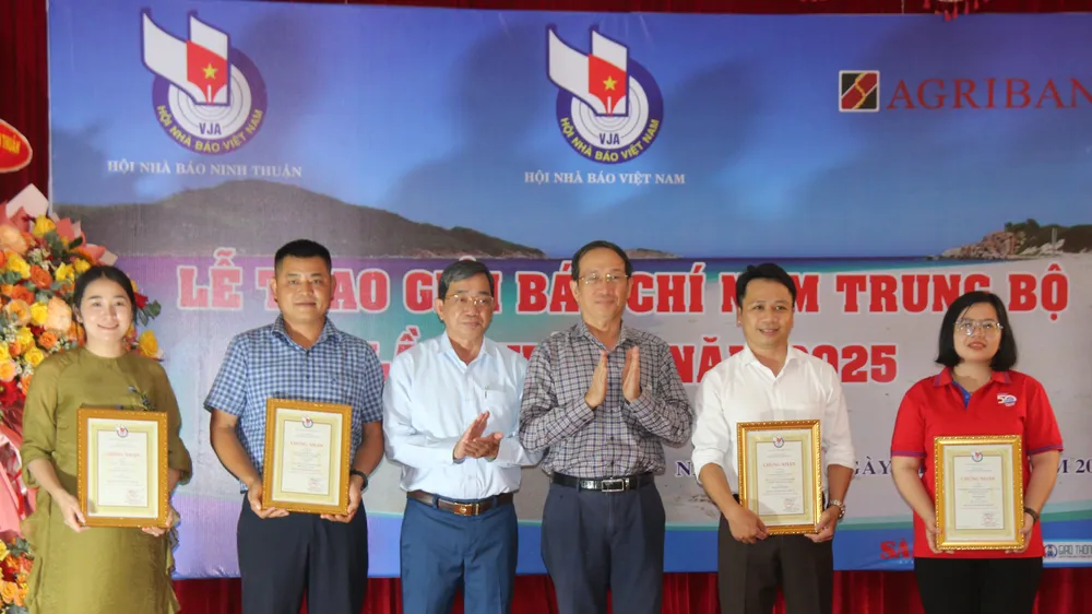 Báo SGGP đoạt giải Khuyến khích Giải Báo chí Nam Trung Bộ lần II-2025