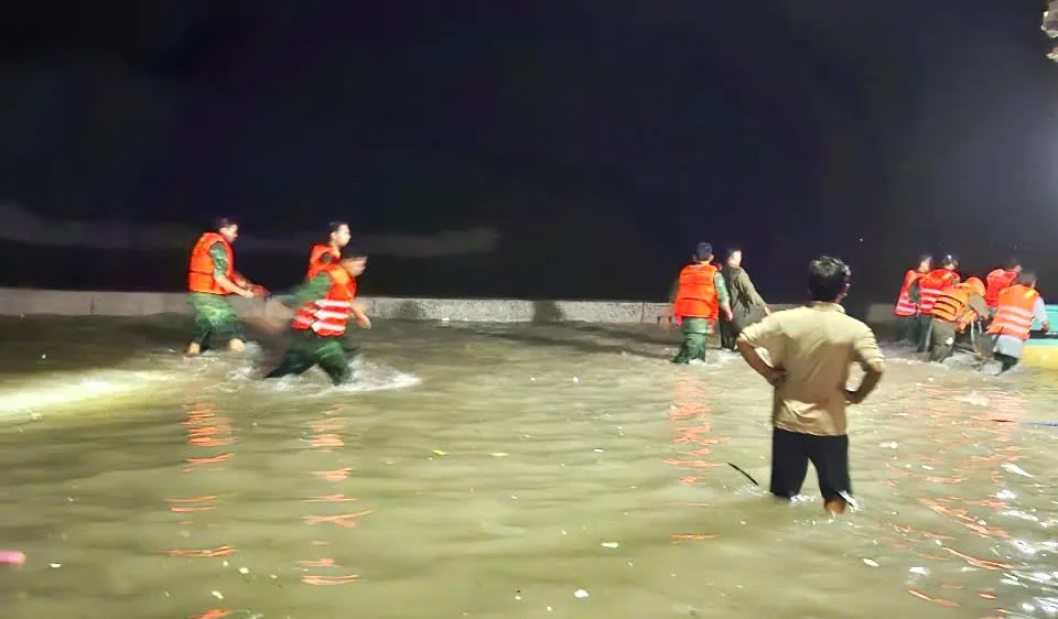 Huy động lực lượng tìm kiếm ngư dân mất tích