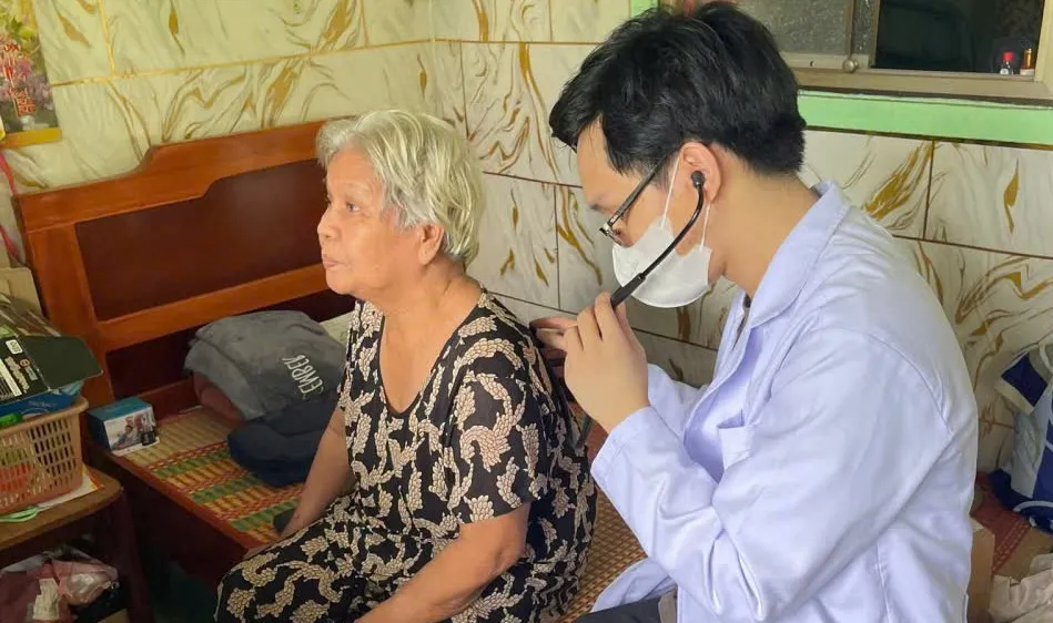 Lâm Đồng: Đến tận nhà khám sức khỏe cho người yếu thế