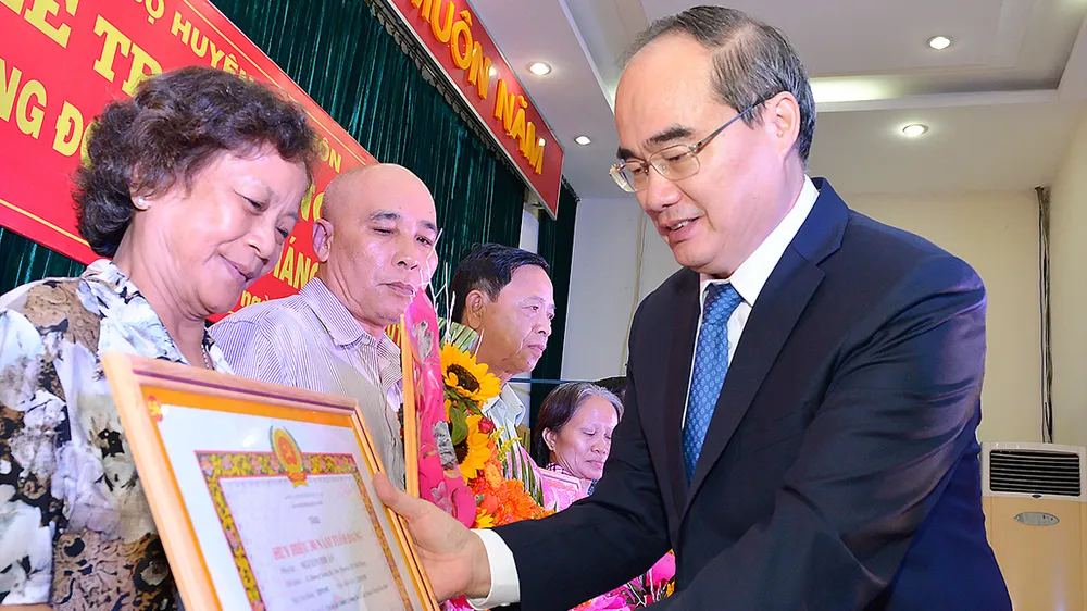 Còn thờ ơ, suy thoái sẽ còn làm mất niềm tin của nhân dân 