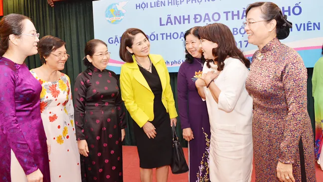 Lãnh đạo TPHCM trao đổi với cán bộ, hội viên phụ nữ tiêu biểu 