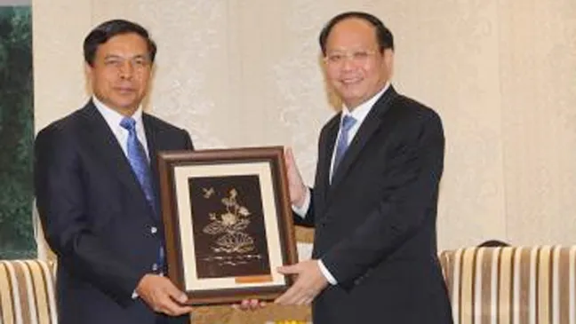 Phó Bí thư Thường trực Thành ủy TPHCM tiếp đoàn Viện KSND Tối cao Lào