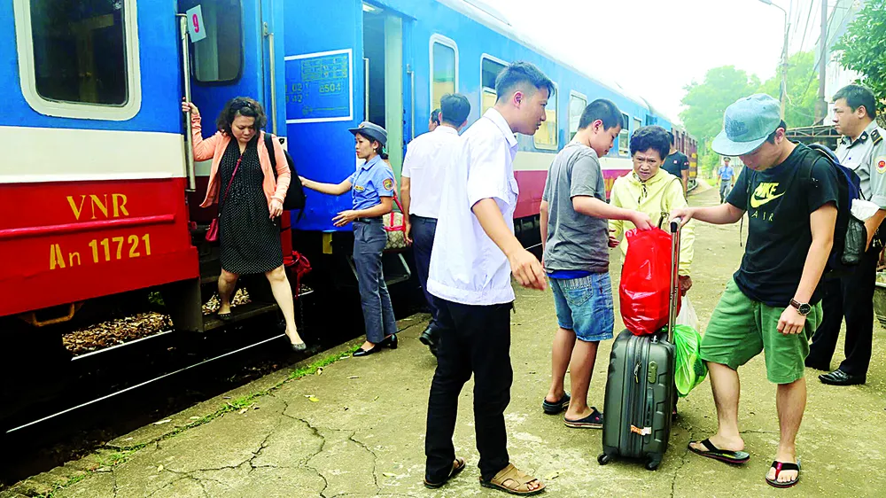 Ngoại trừ những ngày lễ tết, ngày thường hành khách ít chọn phương tiện đi lại bằng tàu hỏa. Ảnh: Mai An