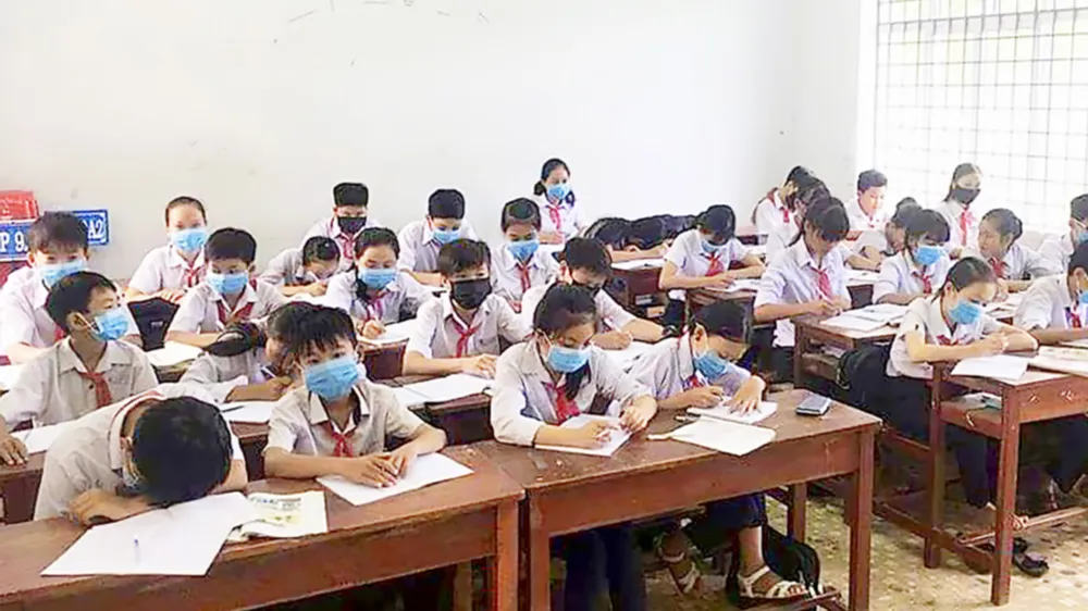 Doanh nghiệp xả thải, học sinh phải bịt khẩu trang 